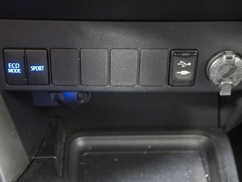 Used 2014 Toyota RAV4 XLE AWD/4WD image 30