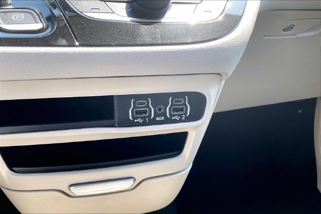 Used 2023 Chrysler Voyager LX FWD image 16