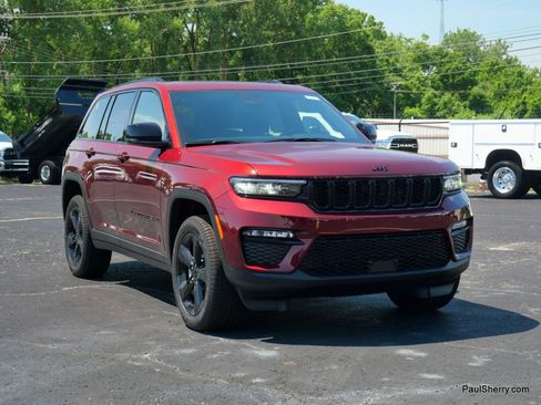 New 2025 Jeep Grand Cherokee Limited w/ Black Appearance Package image 15