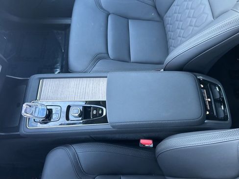 Used 2025 Volvo XC90 B6 Plus image 26