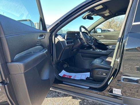Used 2025 Cadillac XT4 Premium Luxury image 10