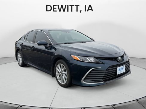 Used 2021 Toyota Camry LE image 7