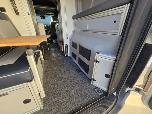 Used 2020 Mercedes-Benz Sprinter 2500 image 32