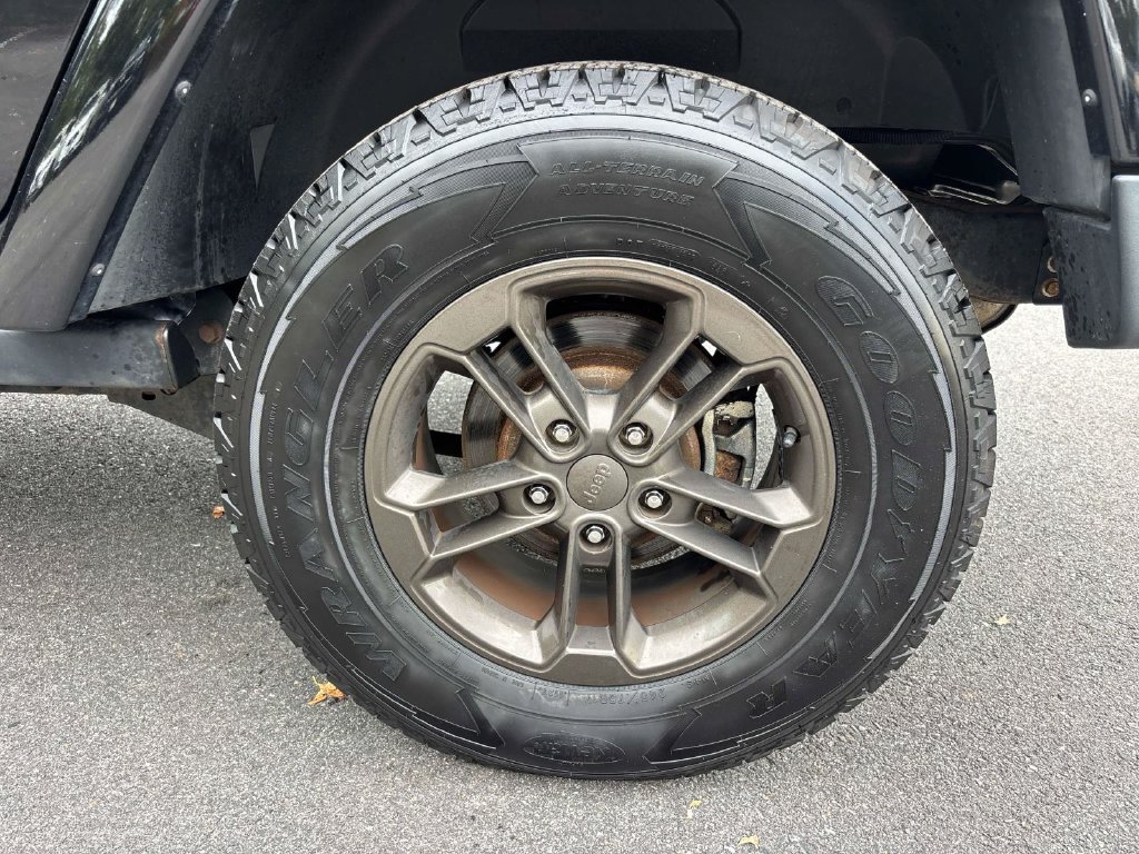 Used 2016 Jeep Wrangler Unlimited Sahara AWD/4WD image 8