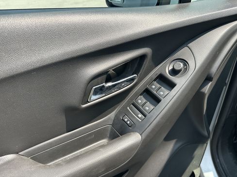 Used 2019 Chevrolet Trax LT w/ LT Convenience Package AWD/4WD image 10