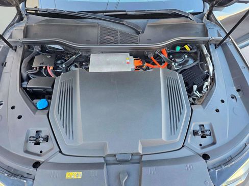 Used 2019 Audi e-tron Prestige w/ Prestige Package image 41