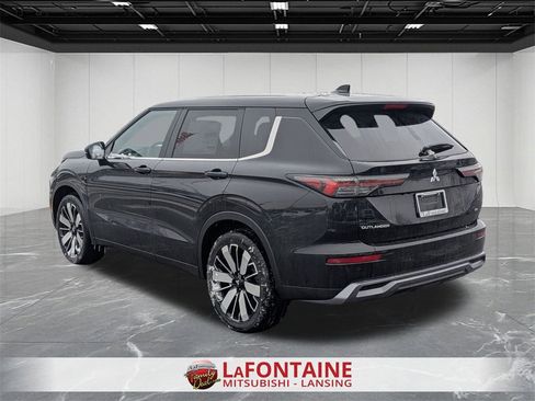 New 2026 Mitsubishi Outlander SE image 3