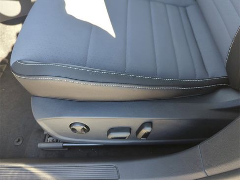 New 2026 Volkswagen Jetta SE image 30