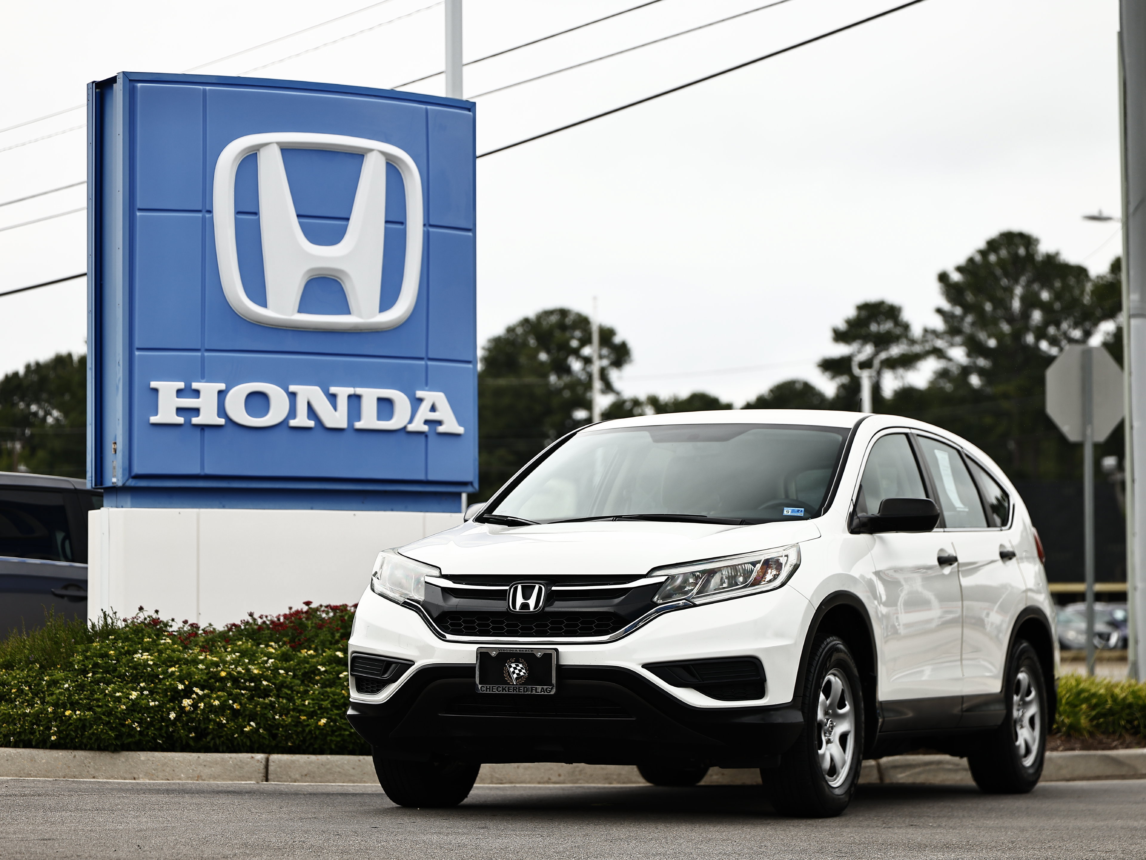 Used 2016 Honda CR-V LX image 1