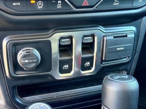 Used 2021 Jeep Wrangler Willys image 22