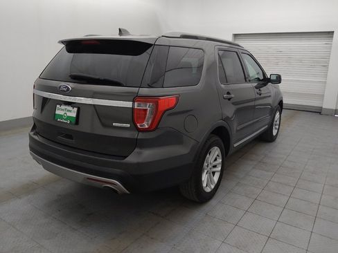 Used 2017 Ford Explorer XLT image 9