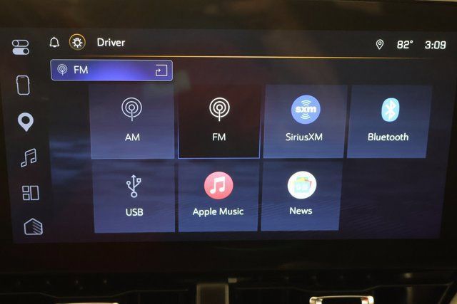 Used 2026 Chevrolet Equinox LT AWD/4WD image 23