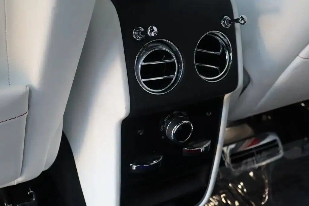 Certified 2019 Rolls-Royce Cullinan AWD/4WD image 19