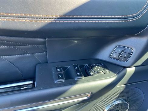 Used 2024 Ford Expedition Platinum image 8