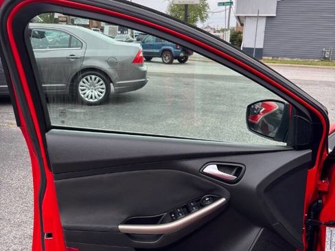 Used 2012 Ford Focus SEL FWD image 10