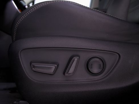 Used 2022 Toyota RAV4 XLE Premium image 17