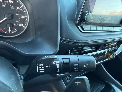 Used 2022 Nissan Rogue SV image 22