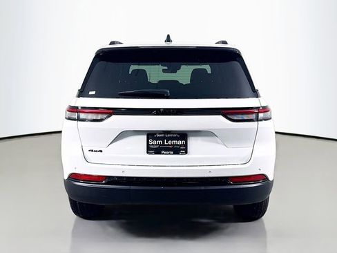 New 2025 Jeep Grand Cherokee Altitude image 6