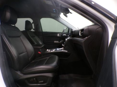 Used 2020 Ford Explorer XLT w/ Equipment Group 202A image 18