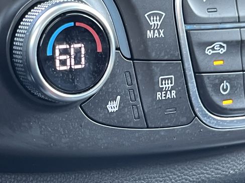 Used 2018 Chevrolet Traverse LT AWD/4WD image 37
