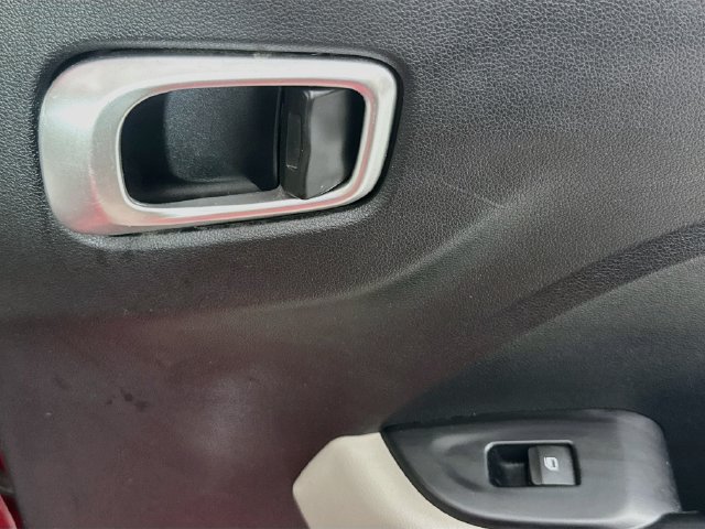 Used 2021 Hyundai Venue SEL FWD image 27