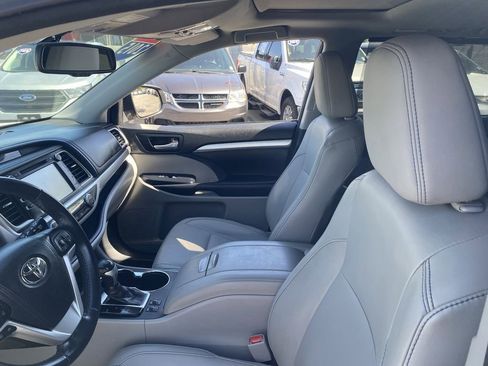 Used 2015 Toyota Highlander XLE FWD image 18