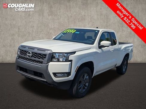 Certified 2025 Nissan Frontier SV w/ SV Convenience Package AWD/4WD image 3