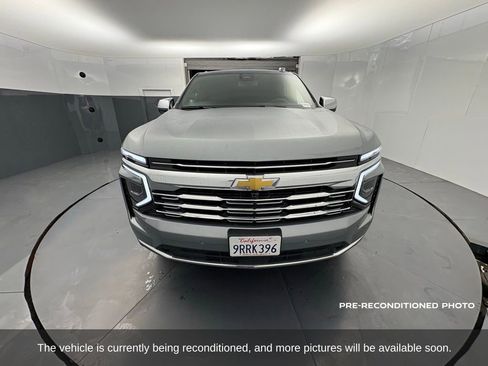 Used 2025 Chevrolet Suburban Premier image 9
