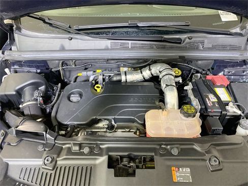 Used 2022 Chevrolet Trax LT w/ LT Convenience Package image 16