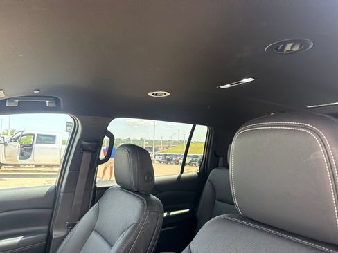 Used 2024 Chevrolet Traverse LT w/ Midnight/Sport Edition FWD image 19