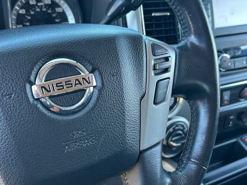 Used 2018 Nissan Titan SV w/ SV Convenience Package AWD/4WD image 26
