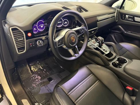 Certified 2023 Porsche Cayenne Platinum Edition AWD/4WD image 4