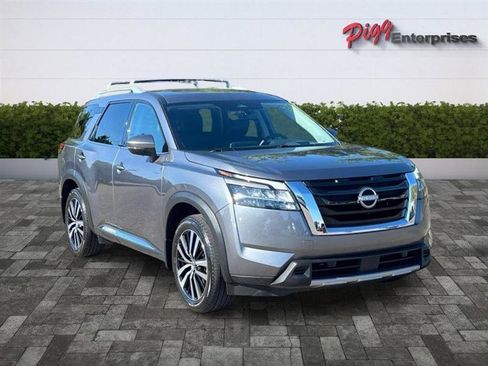 Used 2024 Nissan Pathfinder Platinum w/ Cargo Package AWD/4WD image 6