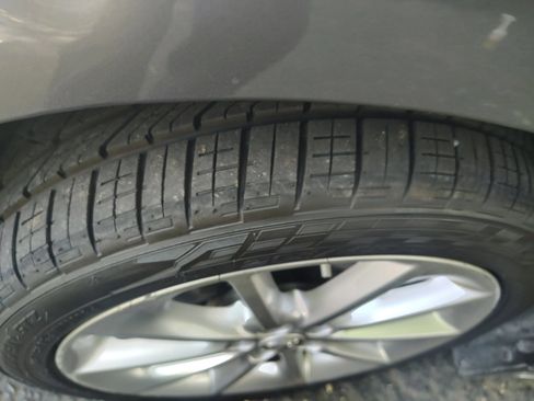 Used 2012 Lexus CT 200h Premium w/ Leather Pkg FWD image 4