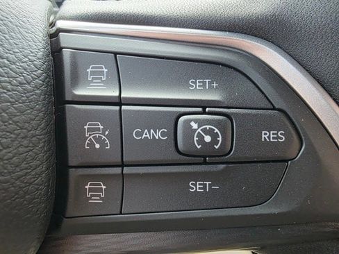 New 2025 Jeep Grand Cherokee L Laredo image 16