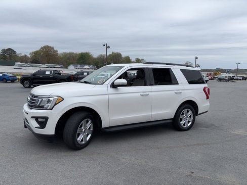 Used 2019 Ford Expedition XLT w/ Equipment Group 201A image 2