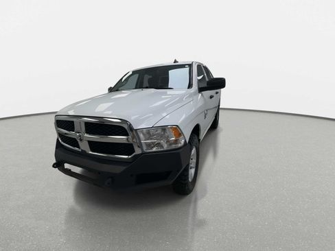 Used 2022 RAM 1500 Classic SLT w/ Electronics Group AWD/4WD image 4