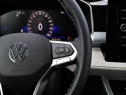 New 2025 Volkswagen Taos SE image 24
