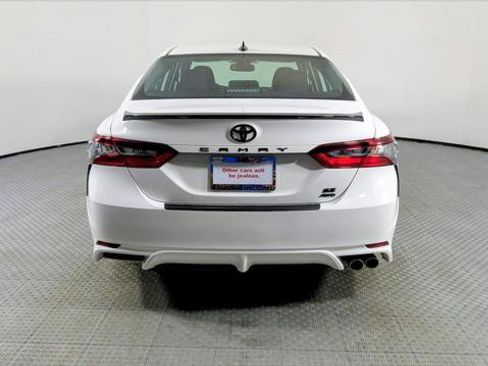 Used 2022 Toyota Camry SE w/ Convenience Package image 6