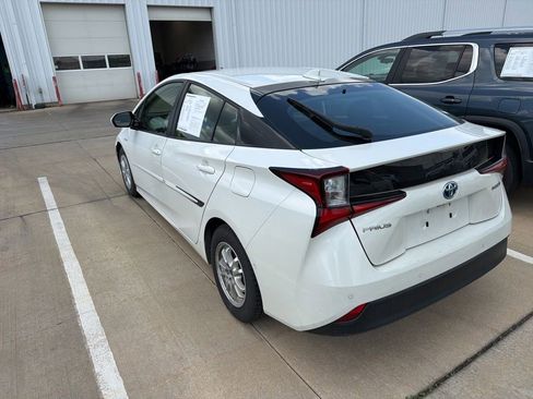 Used 2019 Toyota Prius LE FWD image 2