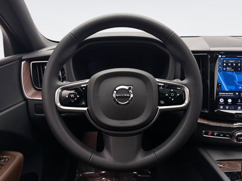 Used 2023 Volvo XC60 B5 Plus w/ Climate Package AWD/4WD image 12