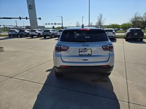 Used 2025 Jeep Compass Limited image 11