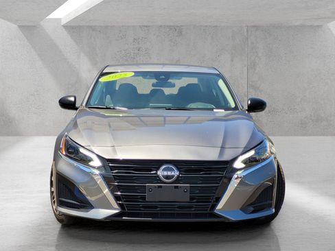 Used 2025 Nissan Altima 2.5 SV FWD image 3