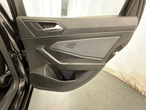 Used 2025 Volkswagen Jetta SE FWD image 24