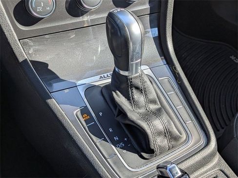 Used 2019 Volkswagen Golf Alltrack S image 19