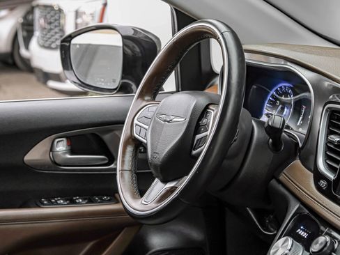 Used 2018 Chrysler Pacifica Limited image 13