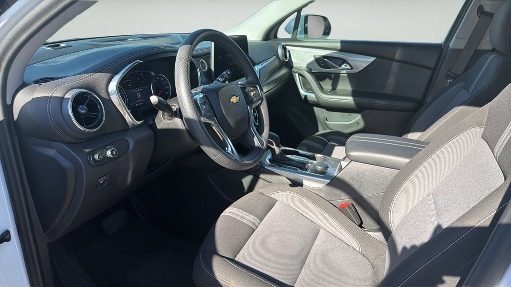 Used 2025 Chevrolet Blazer LT FWD image 14