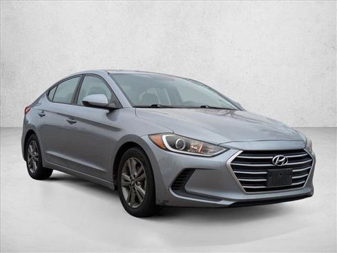 Used 2017 Hyundai Elantra SE image 3