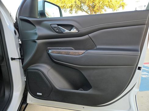 Used 2021 GMC Acadia Denali w/ Denali Technology Package image 32