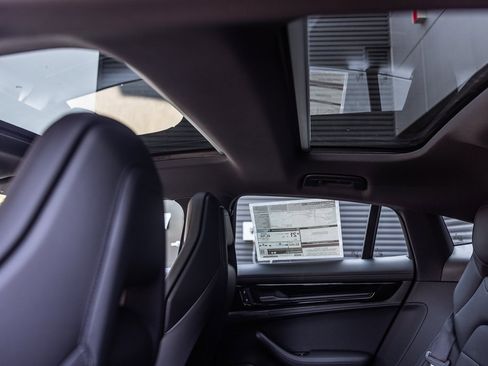 Used 2025 Porsche Panamera image 16